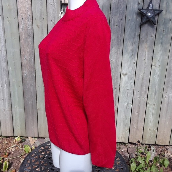 Size M petite red turtleneck sweater - Picture 6 of 9